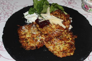 Schwarzwälder Kartoffel Gemüsepuffer mit Speck