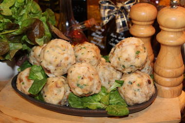 Semmel-Käseknödel