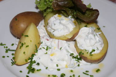 Pellkartoffeln mit Frischk&auml;sedipp