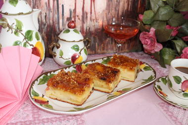 Bratapfel-Schnitten mit Grand-Berrys und Mandel-Honigkruste