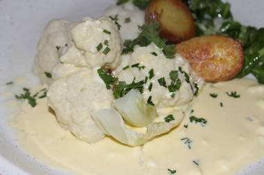 Blumenkohl mit weißer Mascarpone-Bechamell-Soße