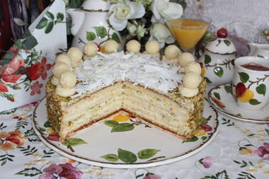 Eierlikör-Vanille-Pistazien-Torte