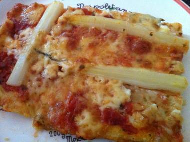 Pizza mit,Schinken und Spargel