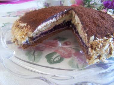 Tiramisu-Torte mit Waldbeeren