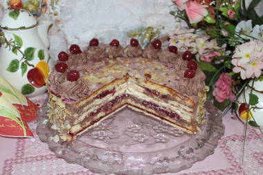 Vanille-Schokoladen-Kirschwasser-Torte 