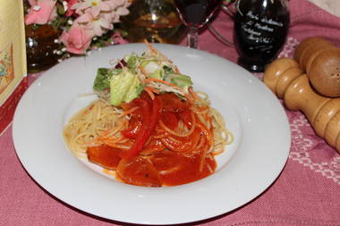 Spaghetti mit Paprika,Zwiebeln und Butterpaprikasoße