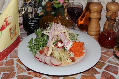 Salatteller Villingen mit Schinken,K&auml;se und K&auml;sestreifen