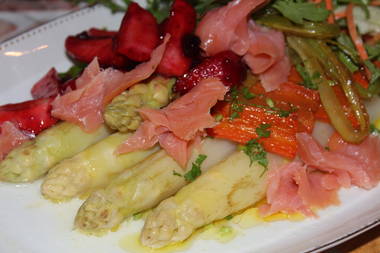 Spargel mit geräuchertem Lachs