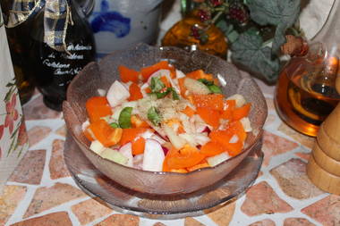 Frühlingssalat mit Radischen, Tomaten, Paprika,Zwiebeln