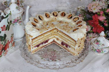 Mandel-Kirsch-Sahnetorte 