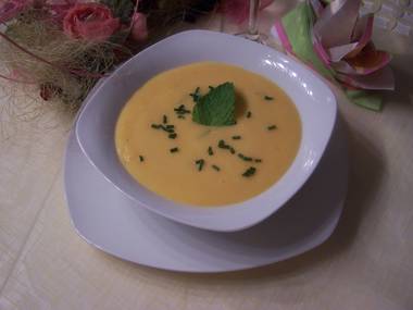 Spargel Zitronen-Cremsuppe