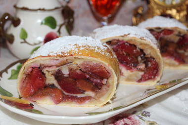 Zwetschgenstrudel traditionell