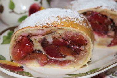 Zwetschgenstrudel mit Zimt