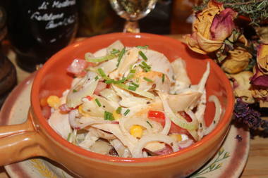 Hähnchensalat mit Tomaten und Mais