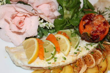 See-Zunge in der Pfanne gebraten am St&uuml;ck