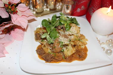Wald-Nudeln mit Steinpilz-Reh-Ragout