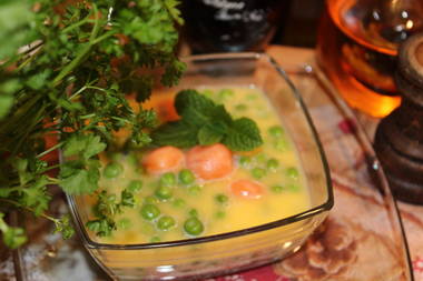 Butter-Sahne-Erbsen und Pariser Karotten