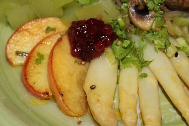 Spargel mit Bratapfel