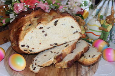 Tante Fannis Osterbrot mit Rum-Rosinen