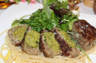 Hackbraten mit Bärlauch-Kräuter-Pesto