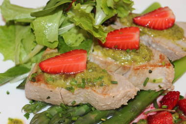 Thunfischmedaillons mit leckerem Kräuterpesto