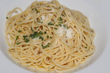 Spaghetti mit Rapsöl und Parmesan