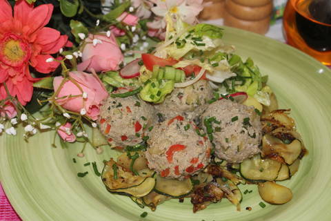 Badische Lachsklopse mit Paprika