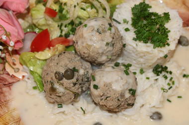 Schw&auml;bische Klopse in Kapern-Senf-So&szlig;e