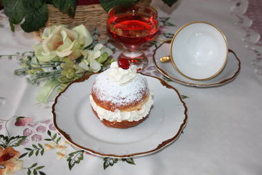 Schwarzwälder Punsch-Krapfen gefüllt