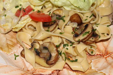 Butter-Bandnudeln mit Stein-Champignons