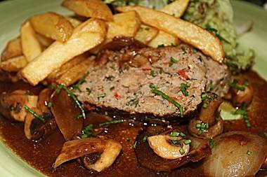 Hackbraten mit Burgunder-Steinchampignons