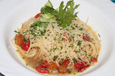 Spaghetti mit Paprika-Zwiebel-Möhrengemüse