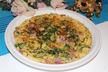 Omas Pizza-Käse-Schinken Pfannkuchen mit Zucchini