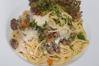 Spaghetti mit Wein-Sahne-Ragout