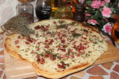 Schwarzwälder Flammkuchen traditionell