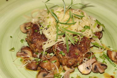 Schwäbische Fleischküchle mit Steinchampignons