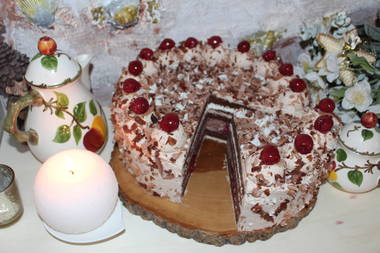 Schwarzw&auml;lder Schoko-Kirsch-Zimtsahnetorte