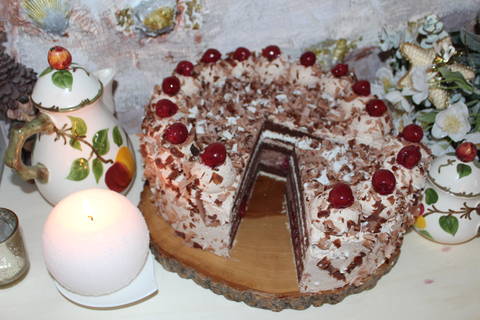 Schwarzwälder Schoko-Kirsch-Zimtsahnetorte