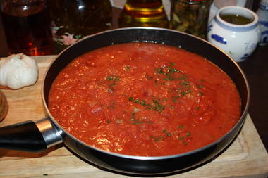 Tomatensoße mit frischen Kräutern
