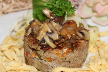 Hackfleischpastete mit frischen Stein-Champignons