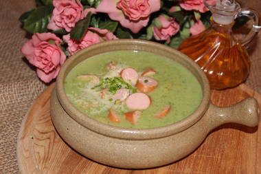 Broccolisuppe mit Saitenwürstle