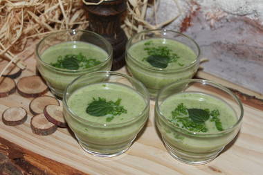 Broccolisuppe mediteran mit vielen Kräuter