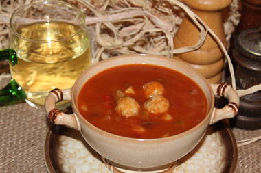 Gulaschsuppe mit Hackbällchen