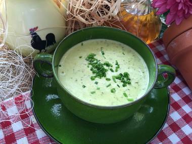 Grüne Spargelsuppe mit Mascarpone