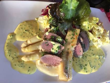 Lammlachse mit Spargel Majonaise-Sahnesoße und Grillbanane