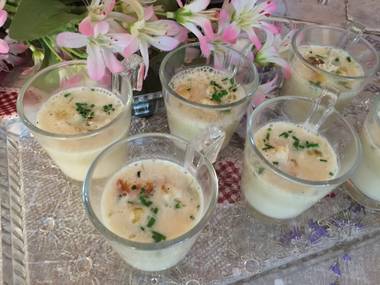 Spargelcrem-Suppe mit Fenchel