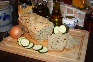 Vollkorn Zucchinibrot mit Sonnenblumenkernen