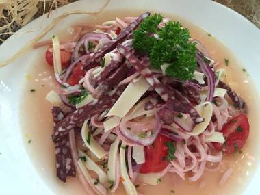 Opas Wurstsalat mit Blutwurst, Käse und Cocktailtomaten