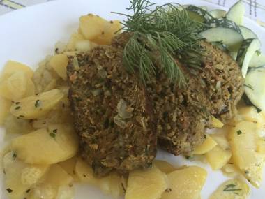 Oliven-Hackbraten mit Kartoffelsalat