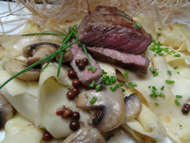 Rumpsteak mit Pfeffer-Champignonsoße